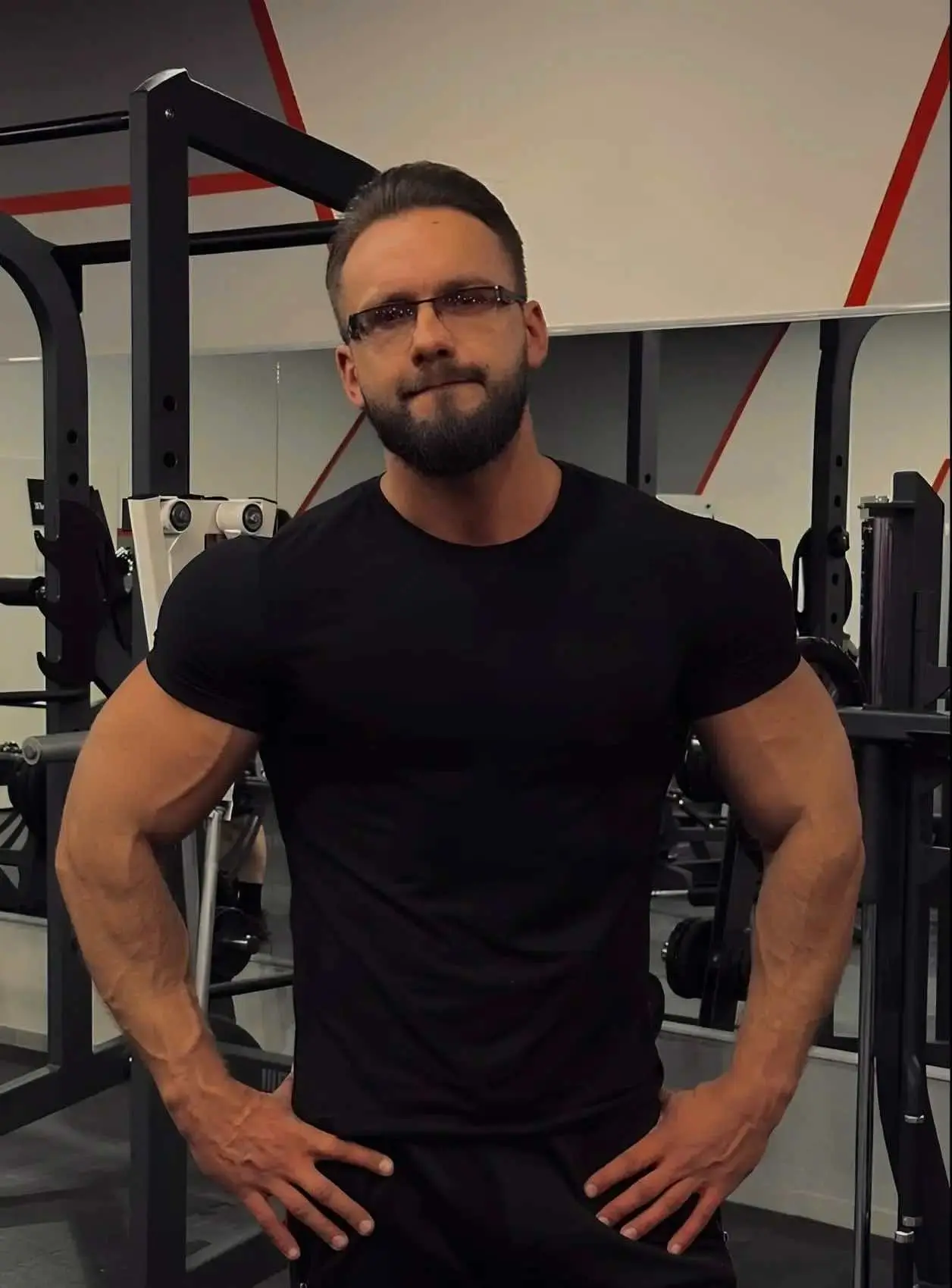 Сергей - профессиональный фитнес-тренер